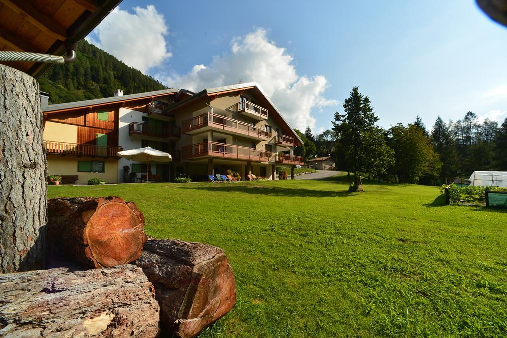 La Casa Al Noce Aparthotel Mezzana  Exterior photo