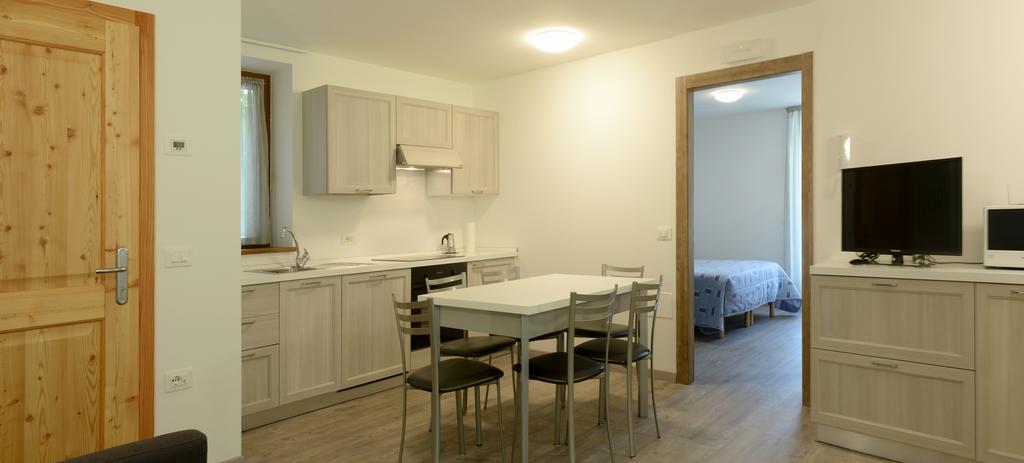 La Casa Al Noce Aparthotel Mezzana  Room photo