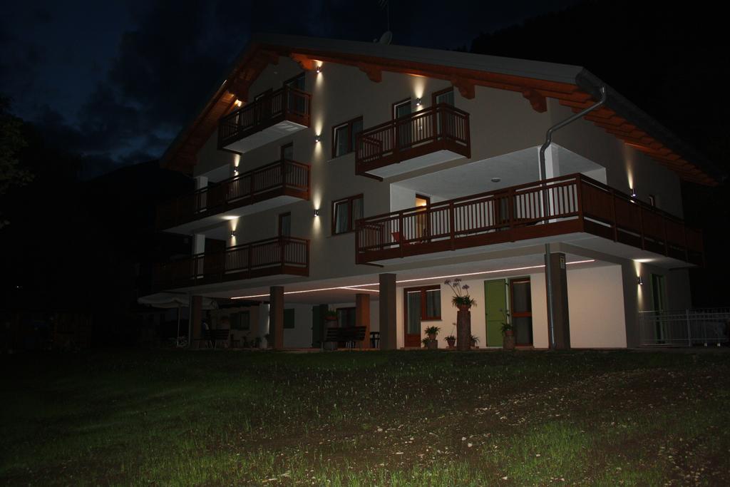 La Casa Al Noce Aparthotel Mezzana  Exterior photo